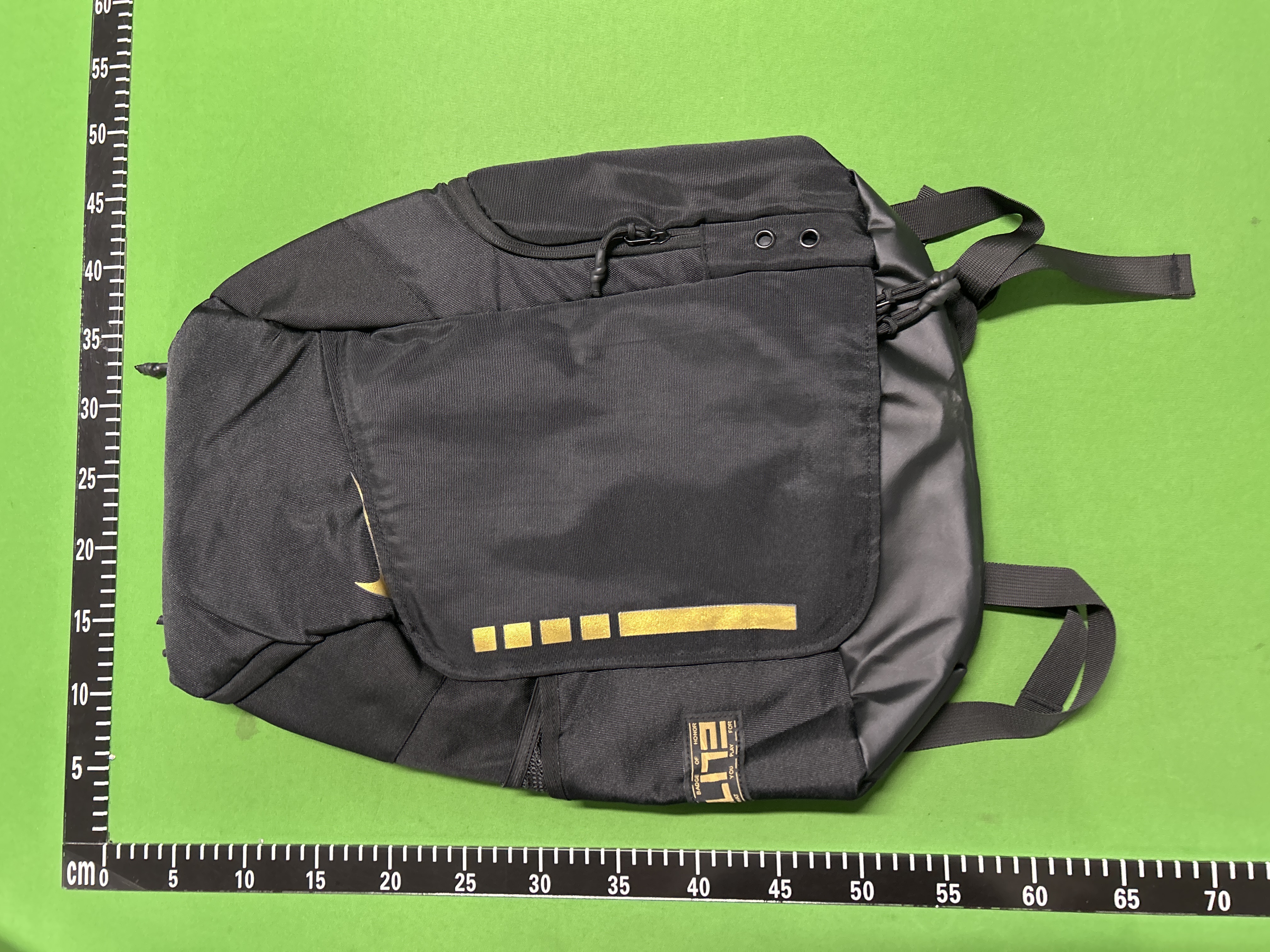 QC photo 1 of 高品质气垫肩负斜线旅行背包女高中大学生书包男